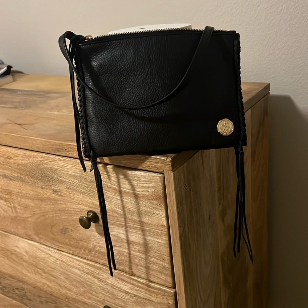 VINCE CAMUTO- LITZY CROSS BODY FRINGE- BLACK